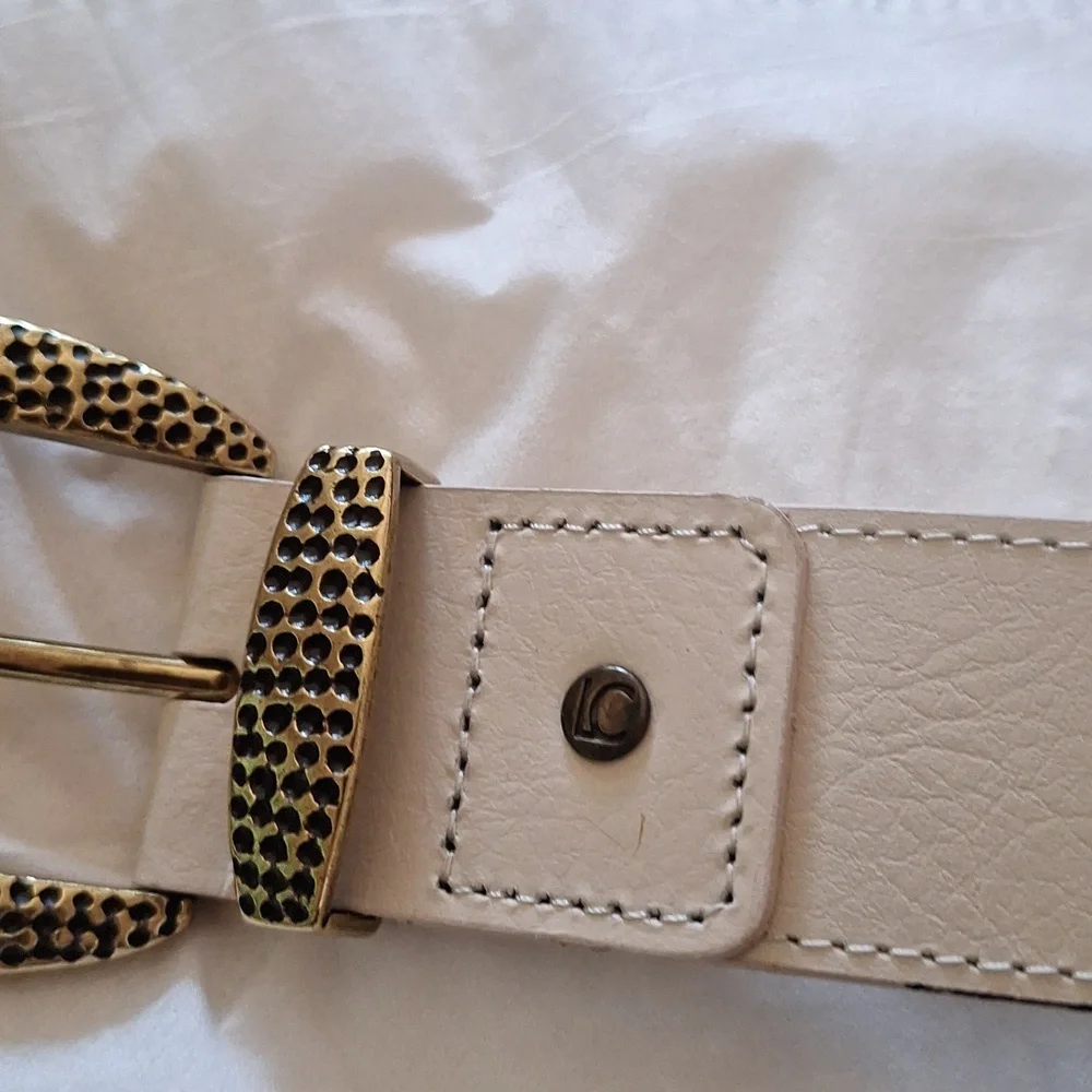 Liz Clairborne Cream or Off White,Hammered Buckle Size Large